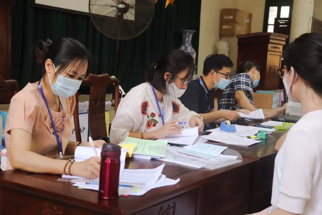 Hà Nội: Chưa thu học phí, chờ quyết định của HĐND thành phố - Ảnh 1.