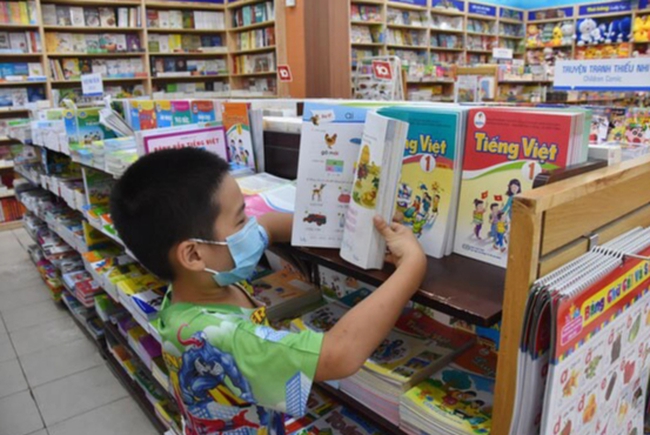 Chuyên gia Bùi Khánh Nguyên nói về bất cập sách giáo khoa: 10 điều Việt Nam có thể học hỏi từ giáo dục thế giới để học sinh được hưởng lợi nhiều hơn - Ảnh 2.