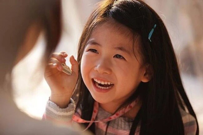“Suzy phiên bản nhí” giờ đã thành thiếu nữ xinh đẹp, tái xuất ở bom tấn đình đám - Ảnh 1. “Suzy phiên bản nhí” giờ đã thành thiếu nữ xinh đẹp, tái xuất ở bom tấn đình đám - Ảnh 1.