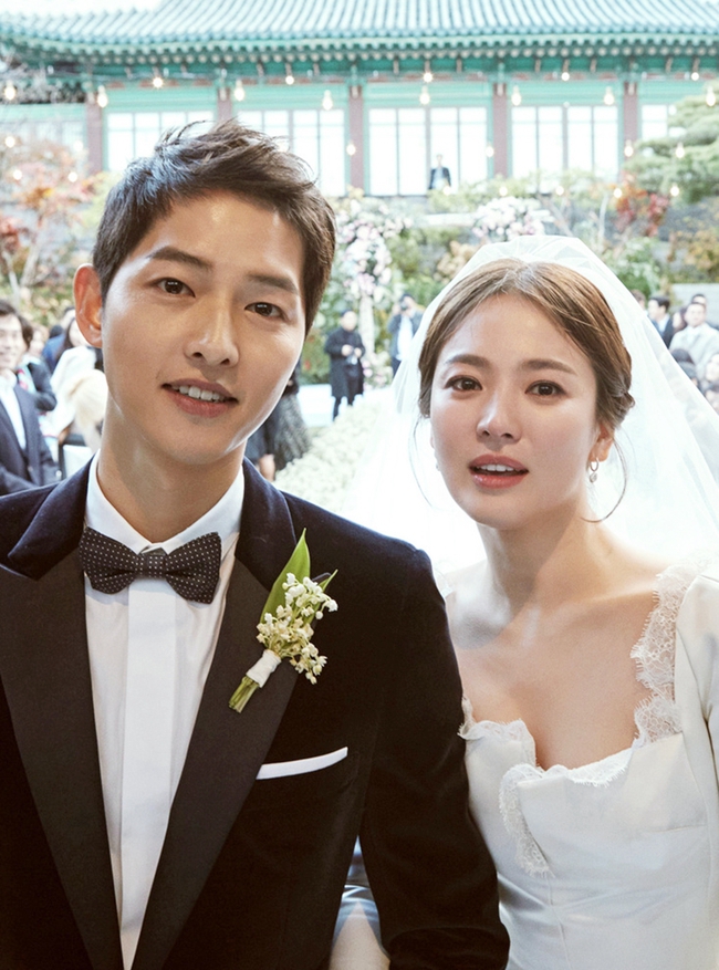 Song Joong Ki thề &quot;bên nhau trọn đời&quot; với vợ mới, netizen chua chát nhắc lại lời thề trong đám cưới với Song Hye Kyo - Ảnh 2.