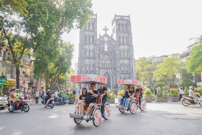 Nhiều khách hàng tự tay nặn tò he, làm gốm ngay trong không gian cửa hàng UNIQLO Hoàn Kiếm - Ảnh 10.