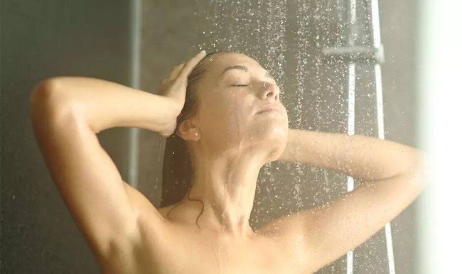 Một kiểu tắm trong mùa đông được rất nhiều người thích nhưng lại có hại cho da, tóc và cả huyết áp - Ảnh 3.