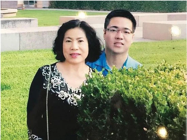 Bức ảnh cậu bé Quảng Trị với cánh tay không lành lặn bên mẹ và em trai "viral" MXH: Câu chuyện phía sau quá đáng tự hào - Ảnh 2.