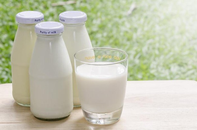 Sau 50 tuổi là giai đoạn quan trọng để &quot;bảo dưỡng xương&quot;, nên ghi nhớ 3 thời điểm tốt nhất ngày để uống sữa, tăng cường canxi   - Ảnh 3.