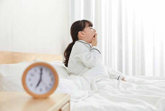 5 lời khuyên giúp trẻ tự động thức dậy vào buổi sáng mà không bị mẹ mắng  - Ảnh 3.