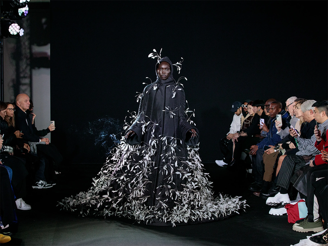 Haute Couture Fashion Week: 7 BST “mặn” và đáng xem hơn hẳn Chanel - Dior - Ảnh 11.