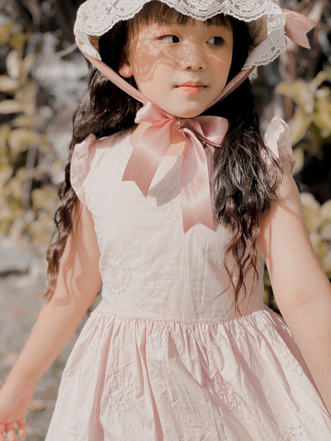Con gái 5 tuổi của Yeye Nhật Hạ lần đầu lộ diện, xinh xắn như thiên thần - Ảnh 8.