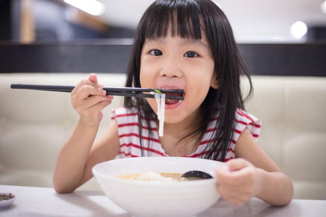 5 loại thực phẩm giàu đạm chất lượng cao dành cho trẻ, sữa đứng cuối, cái đầu tiên bị nhiều cha mẹ ngó lơ - Ảnh 1.