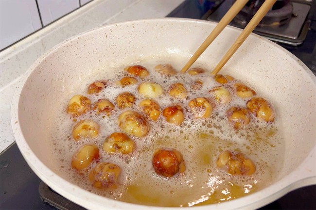 Món trứng cút sốt cà chua nóng hổi cực đưa cơm cho ngày se lạnh - Ảnh 6. Món trứng cút sốt cà chua nóng hổi cực đưa cơm cho ngày se lạnh - Ảnh 6.