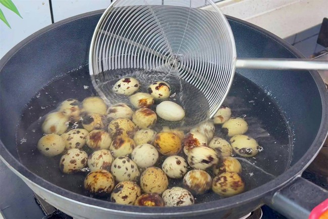 Món trứng cút sốt cà chua nóng hổi cực đưa cơm cho ngày se lạnh - Ảnh 2. Món trứng cút sốt cà chua nóng hổi cực đưa cơm cho ngày se lạnh - Ảnh 2.