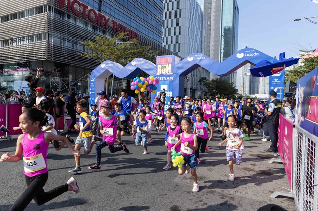 Hơn 500 gia đình cùng "nắm tay về đích" tại giải chạy Lazada Run 2023 - Ảnh 6. Hơn 500 gia đình cùng "nắm tay về đích" tại giải chạy Lazada Run 2023 - Ảnh 6.