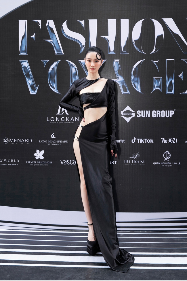 Fashion Voyage ngày 1: Khả Ngân chơi lớn với tóc tết hai bên, chặt chém ác liệt không thua dàn Bông hậu - Ảnh 7.