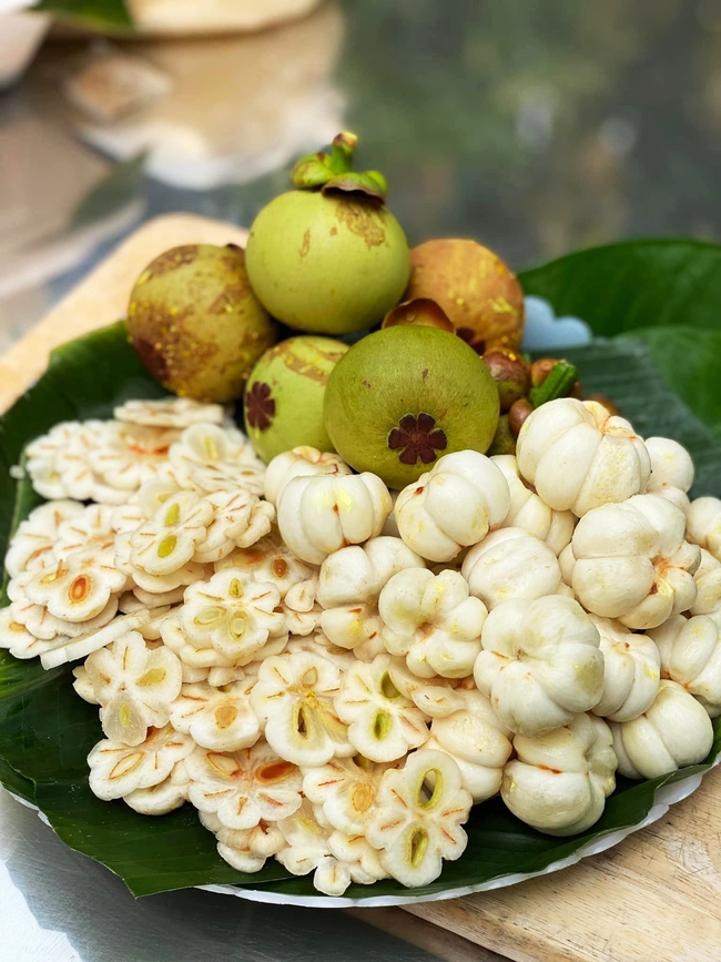 Bổ măng cụt xanh siêu nhanh chỉ với 1 lần gọt, bạn đã biết chưa? - Ảnh 1. Bổ măng cụt xanh siêu nhanh chỉ với 1 lần gọt, bạn đã biết chưa? - Ảnh 1.