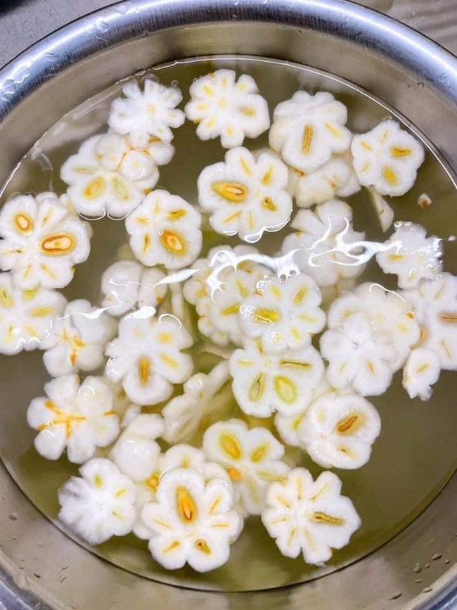 Bổ măng cụt xanh siêu nhanh chỉ với 1 lần gọt, bạn đã biết chưa? - Ảnh 4. Bổ măng cụt xanh siêu nhanh chỉ với 1 lần gọt, bạn đã biết chưa? - Ảnh 4.