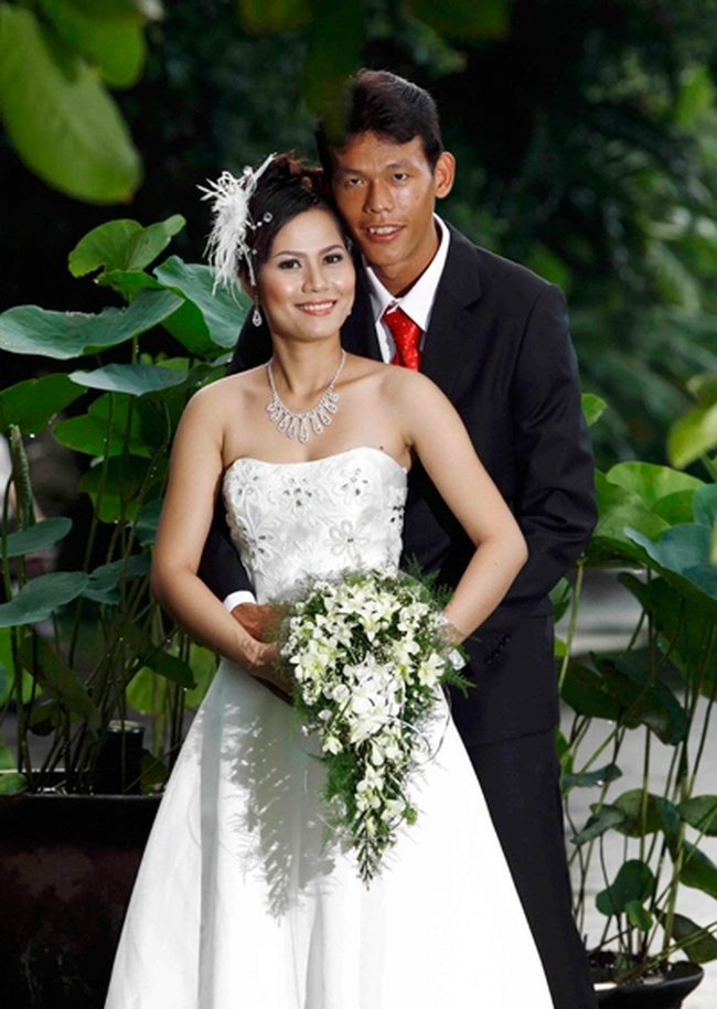 Thủ môn Tấn Trường: Được bố vợ cưng chiều, suýt đánh nhau với hàng xóm để bảo vệ con rể - Ảnh 1. Thủ môn Tấn Trường: Được bố vợ cưng chiều, suýt đánh nhau với hàng xóm để bảo vệ con rể - Ảnh 1.