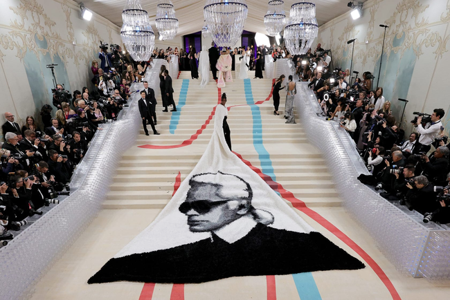 Met Gala 2023: Song Hye Kyo xinh nhạt, Kim Kardashian "cân team" cả nhà, Rihanna ung dung đi muộn 4 tiếng - Ảnh 27. Met Gala 2023: Song Hye Kyo xinh nhạt, Kim Kardashian "cân team" cả nhà, Rihanna ung dung đi muộn 4 tiếng - Ảnh 27.