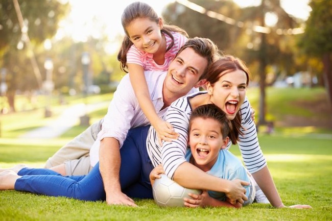 Bí quyết tạo năng lượng tích cực và hạnh phúc trong gia đình - Ảnh 1.