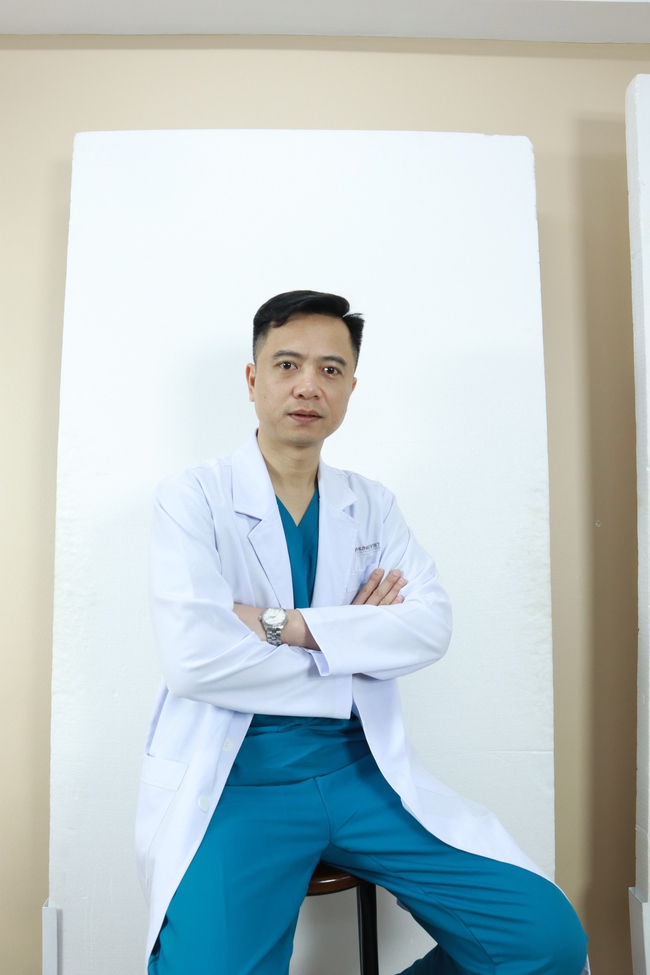 Bác sĩ quân y điển trai với niềm đam mê vừa phẫu thuật khối u vừa làm tạo hình thẩm mỹ - Ảnh 5. Bác sĩ quân y điển trai với niềm đam mê vừa phẫu thuật khối u vừa làm tạo hình thẩm mỹ - Ảnh 5.