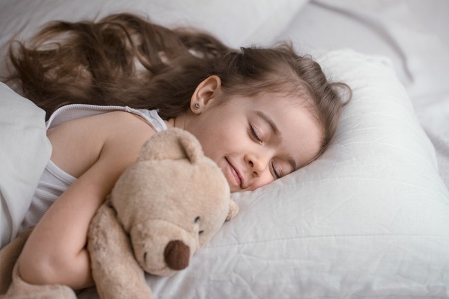 Giấc ngủ tác động như thế nào đến chiều cao của trẻ? - Ảnh 1.