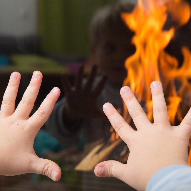 4 kỹ năng thoát hiểm khi xảy ra hỏa hoạn cần phải dạy con - Ảnh 1.
