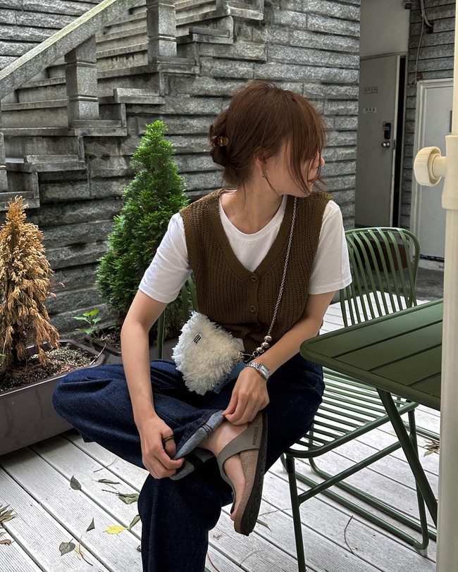 Học theo blogger người Hàn cách diện áo phông  - Ảnh 5.