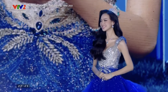 Bảo Ngọc bất ngờ đòi lại vương miện Á hậu, rơi nước mắt nói lời xin lỗi ngay tại đêm Chung kết Miss World Vietnam 2023 - Ảnh 3.