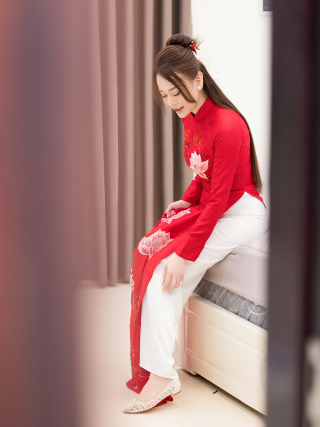 Bóc giá áo dài ăn hỏi của Phương Oanh: Diện 2 thiết kế trị giá hơn 10 triệu, tinh tế nhất là cách chọn giày của cô dâu - Ảnh 5.