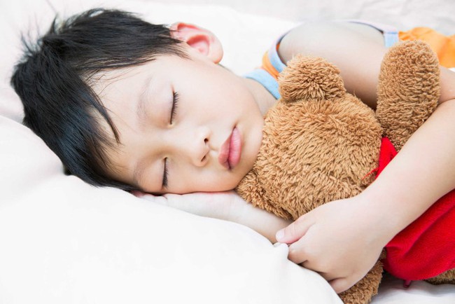 Dấu hiệu bất thường khi ngủ ở trẻ có thể gây nguy hiểm - Ảnh 1.
