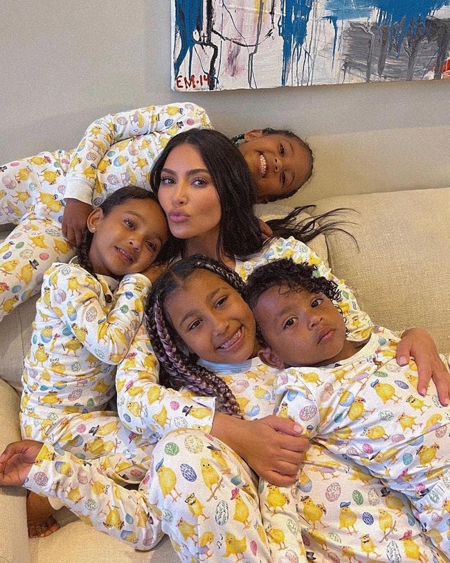 Kim Kardashian chia sẻ về những khó khăn khi làm mẹ đơn thân của 4 đứa con - Ảnh 2.