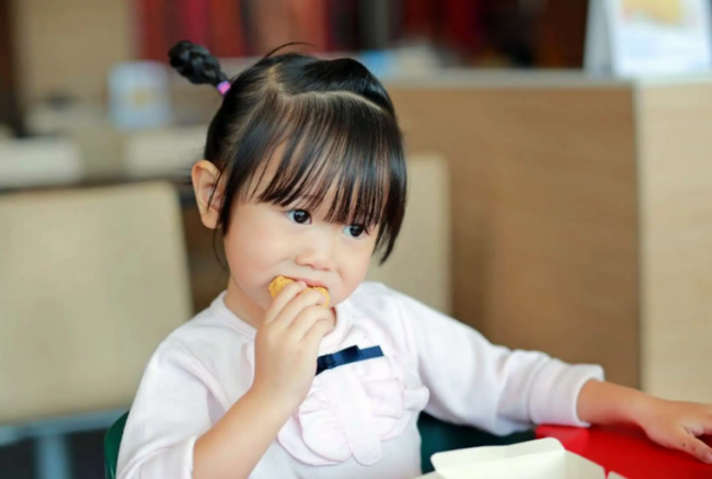 Trẻ ăn bao nhiêu cũng không tăng cân hoá ra có liên quan tới yếu tố này - Ảnh 1. Trẻ ăn bao nhiêu cũng không tăng cân hoá ra có liên quan tới yếu tố này - Ảnh 1.