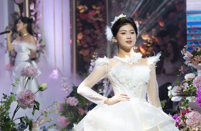 v&aacute;y cưới - Ảnh 3.