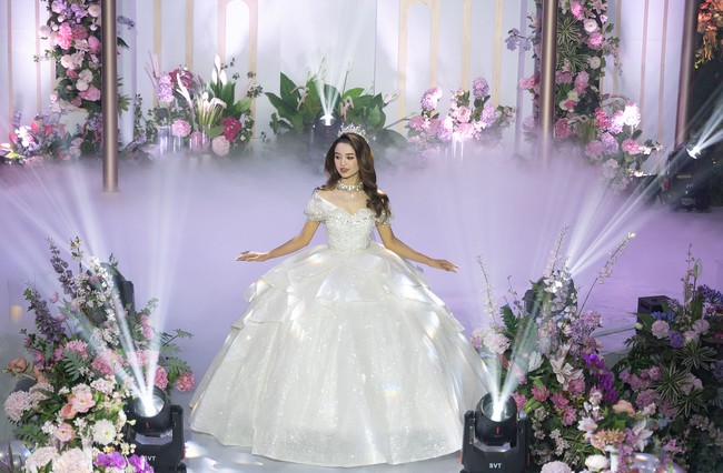 v&aacute;y cưới - Ảnh 4.