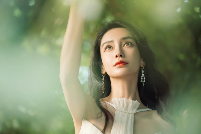 Angelababy giữ da sáng, dáng thon nhờ làm 2 việc đều như vắt tranh mỗi sáng - Ảnh 2.