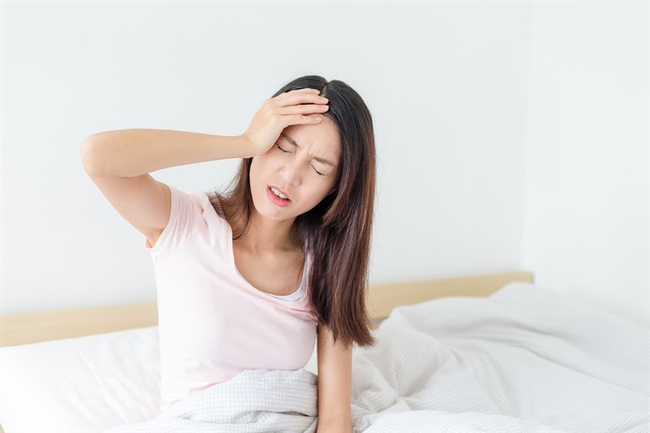 Phụ nữ sau tuổi 40 xuất hiện 3 dấu hiệu khi ngủ cẩn thận đột quỵ đang tìm đến - Ảnh 3.