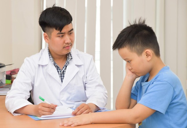 Đại dịch kết thúc, vì sao trẻ vẫn 'thu mình' sau lớp khẩu trang? - Ảnh 1. Đại dịch kết thúc, vì sao trẻ vẫn 'thu mình' sau lớp khẩu trang? - Ảnh 1.