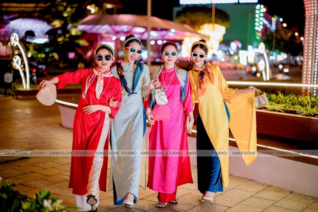 Nhìn chị em tấp nập chụp ảnh trên phố Tạ Hiện, đoán ngay được nên mua áo dài kiểu gì diện Tết này - Ảnh 12.
