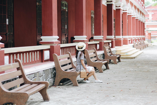 Du khách mê mẩn check-in tại ngôi trường ở Huế vừa có Quán quân Olympia: Cảnh đẹp chẳng thua kém địa điểm du lịch nào - Ảnh 3.