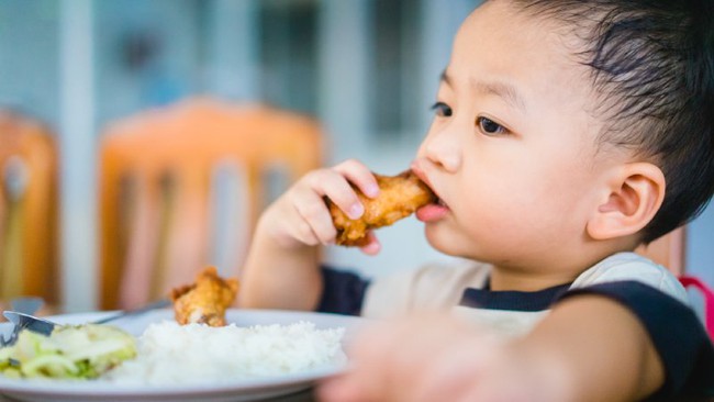 Cho thêm 1 thứ vào bữa ăn để con trai tăng chiều cao, nữ diễn viên bị bác sĩ nói thẳng &quot;làm vậy là hại con&quot; - Ảnh 3.