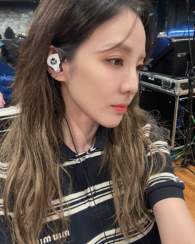 Dara (2NE1) &quot;đông lạnh nhan sắc&quot; nhờ bước đắp khăn nóng lên mặt trong 3 phút và tẩy trang thật kĩ  - Ảnh 1.