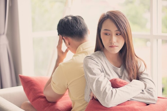 unhappy-couple-sitting-each-other-couch-avoid-talking-looking-each-other41689-940-1731738670731238040293.jpg