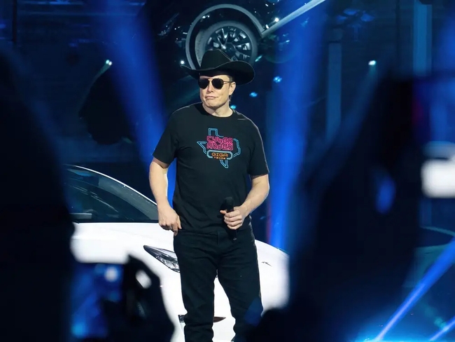 Elon Musk tuổi 44 cường tráng, phong độ hơn cả thanh niên, dân tình khám phá bí quyết để khỏe mạnh, trẻ lâu liền hiểu ngay tại sao - Ảnh 1.