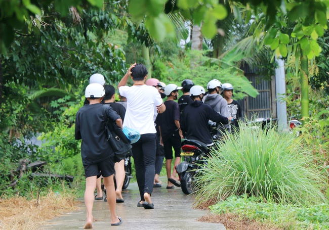 Cuộc sống người nhà TikToker Lê Tuấn Khang bị đảo lộn vì nhiều người lạ mặt trực chờ bên ngoài - Ảnh 1.