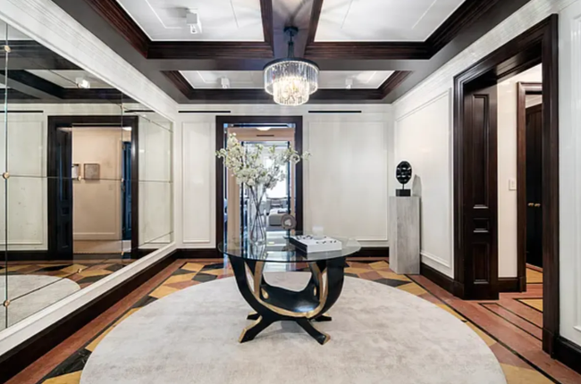 Hình ảnh bất ngờ bên trong căn hộ xa hoa có tận 16 phòng của cặp đôi gây tranh cãi nhất phim "Sex and the City" - Ảnh 7. Hình ảnh bất ngờ bên trong căn hộ xa hoa có tận 16 phòng của cặp đôi gây tranh cãi nhất phim "Sex and the City" - Ảnh 7.