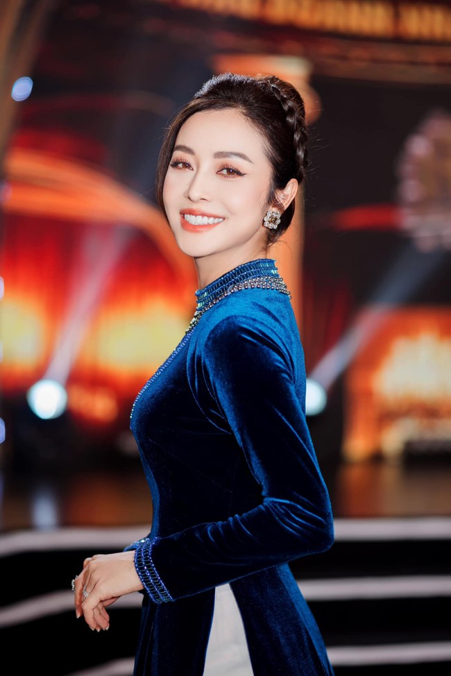 Ngoài cắt giảm đường, đây là bí quyết giúp mẹ 4 con Jennifer Phạm trẻ trung, ngắm vóc dáng càng khiến chị em phát sốt - Ảnh 3. Ngoài cắt giảm đường, đây là bí quyết giúp mẹ 4 con Jennifer Phạm trẻ trung, ngắm vóc dáng càng khiến chị em phát sốt - Ảnh 3.
