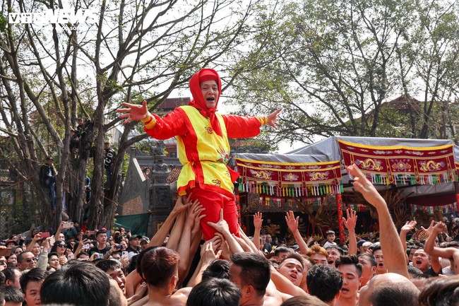 Mùng 4 Tết, làng Đồng Kỵ Bắc Ninh tưng bừng rước đại pháo - Ảnh 16.