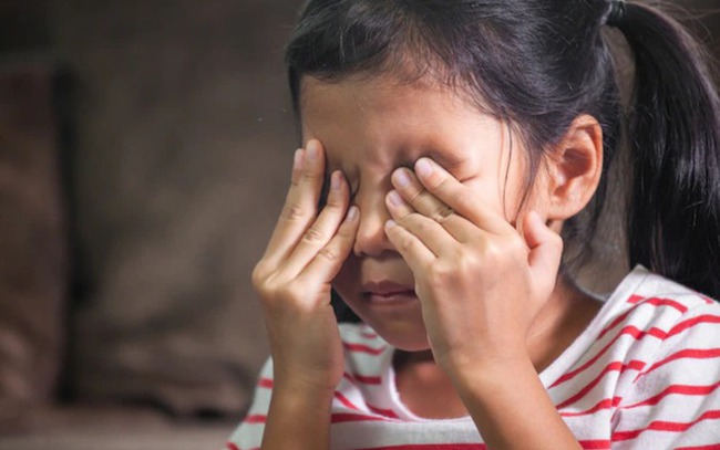 Trẻ bị cảm chảy nước mắt khi nào là bất thường? - Ảnh 1.
