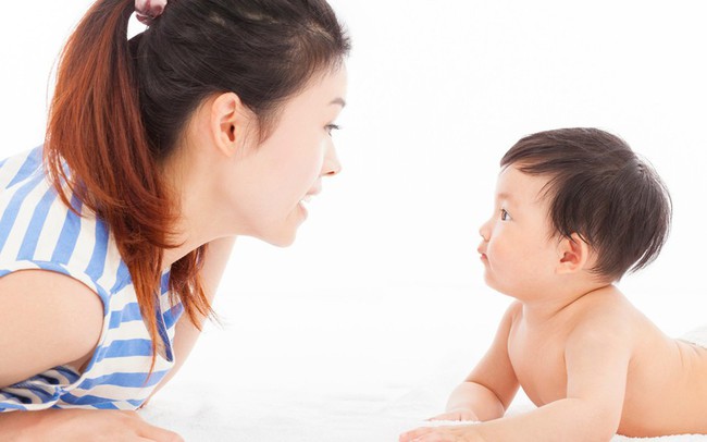 Việc gần gũi giữa mẹ và trẻ sơ sinh kích thích sự  đồng bộ não - Ảnh 1.