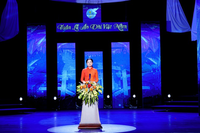 NTK Đỗ Trịnh Hoài Nam chỉ đạo nghệ thuật tại chương trình “Hương sắc áo dài Việt” - Ảnh 2.