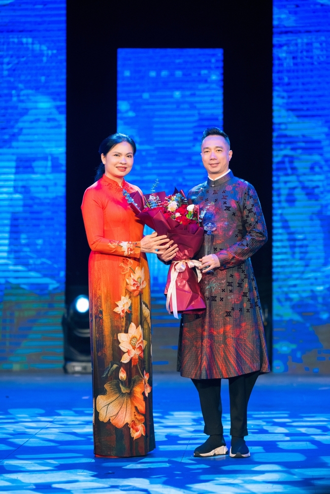 NTK Đỗ Trịnh Hoài Nam chỉ đạo nghệ thuật tại chương trình “Hương sắc áo dài Việt” - Ảnh 3.