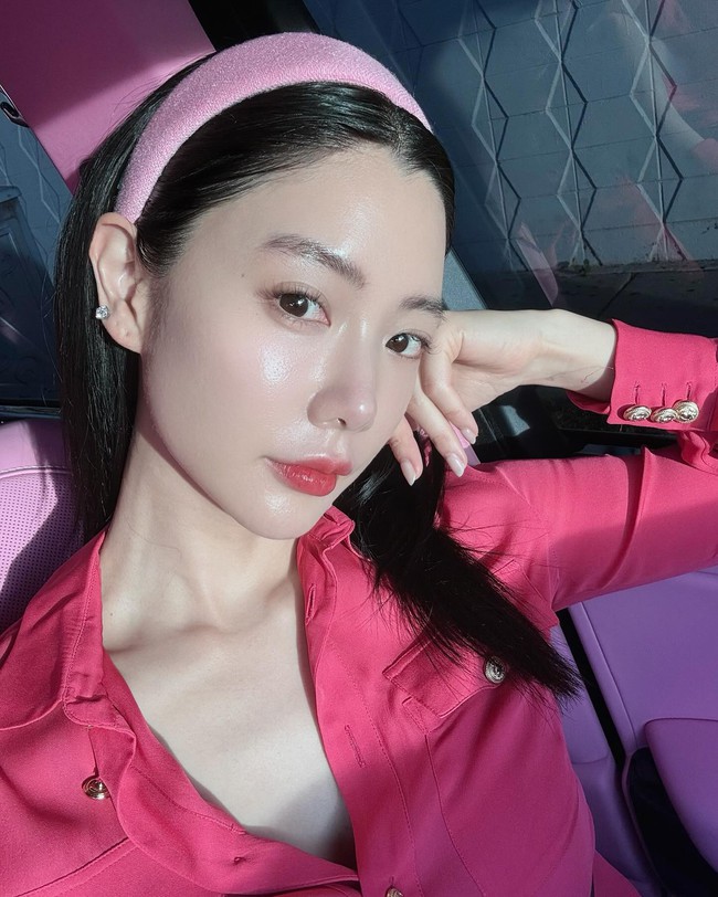 Nữ diễn viên 39 tuổi người Hàn Quốc tự tin vì có chiếc cổ đẹp, giữ 1 thói quen để vùng mắt không nếp nhăn - Ảnh 4.